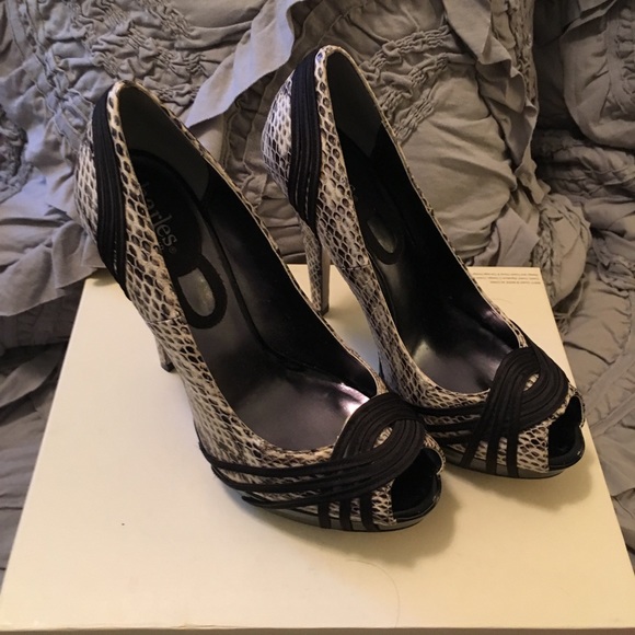 Charles x Charles David Primm Snakeskin Pump - 5.5 - Picture 8 of 8
